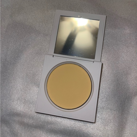 OFRA Pressed Banana Powder - Picture 2 of 4